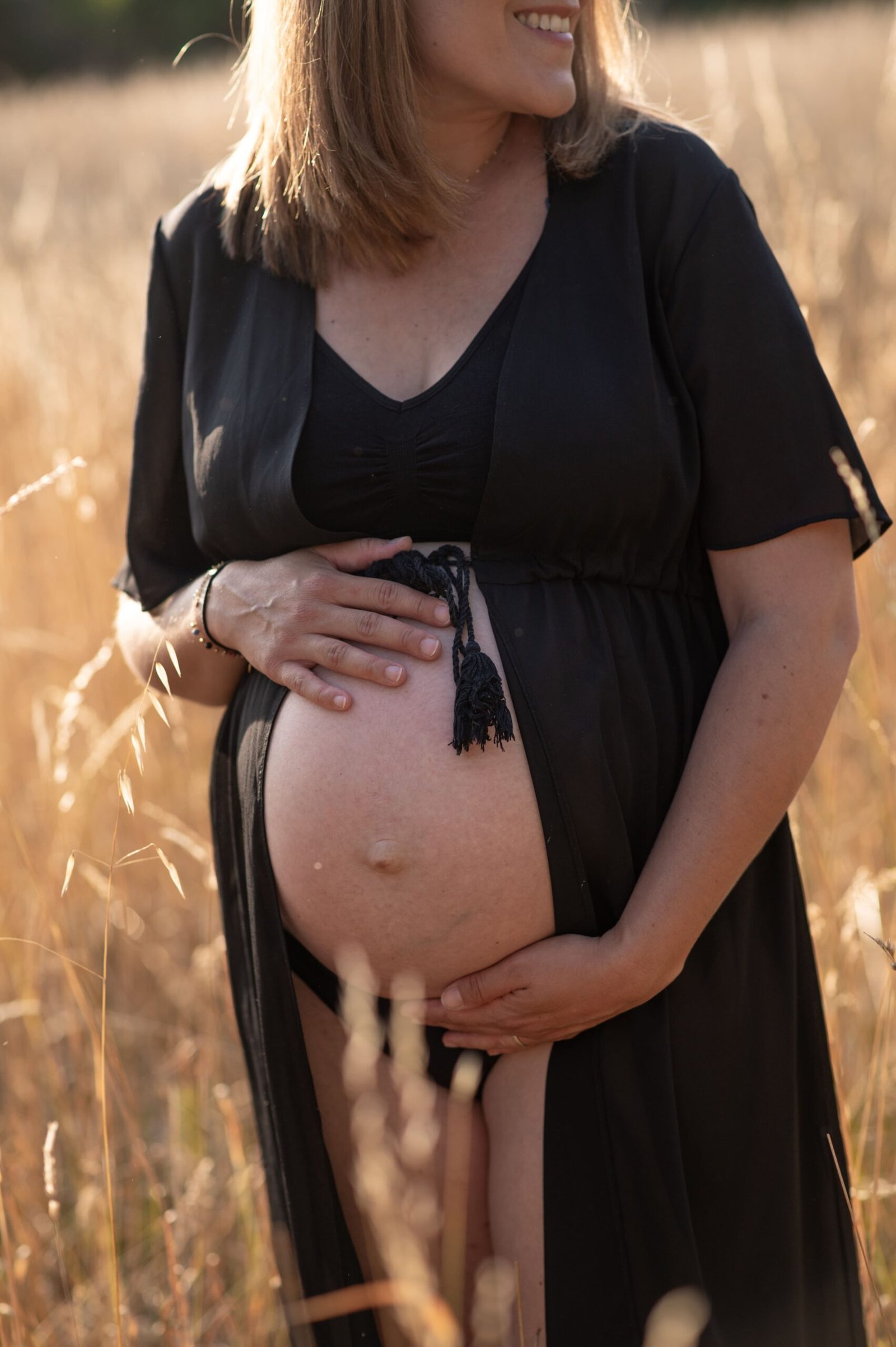 Séance photo grossesse Marseille et Aix-en-Provence Future maman pendant une séance photo grossesse à Marseille