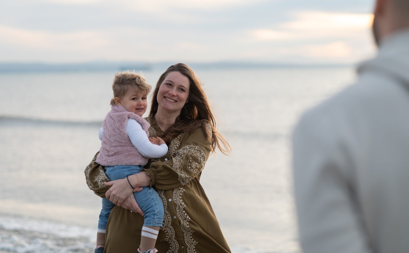 Mère et enfant dans un moment de tendresse