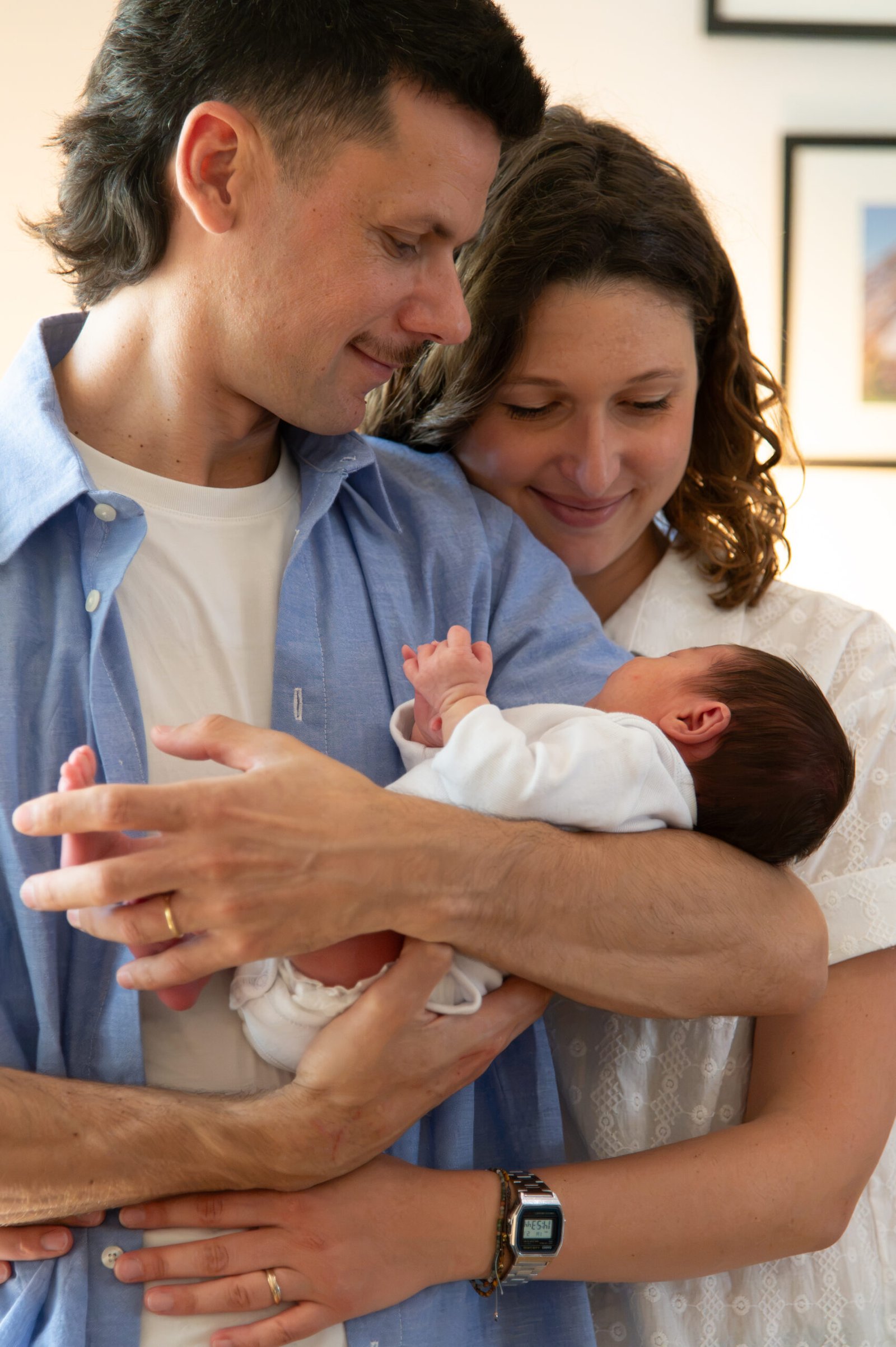 Gestes tendres autour d’un nouveau-né