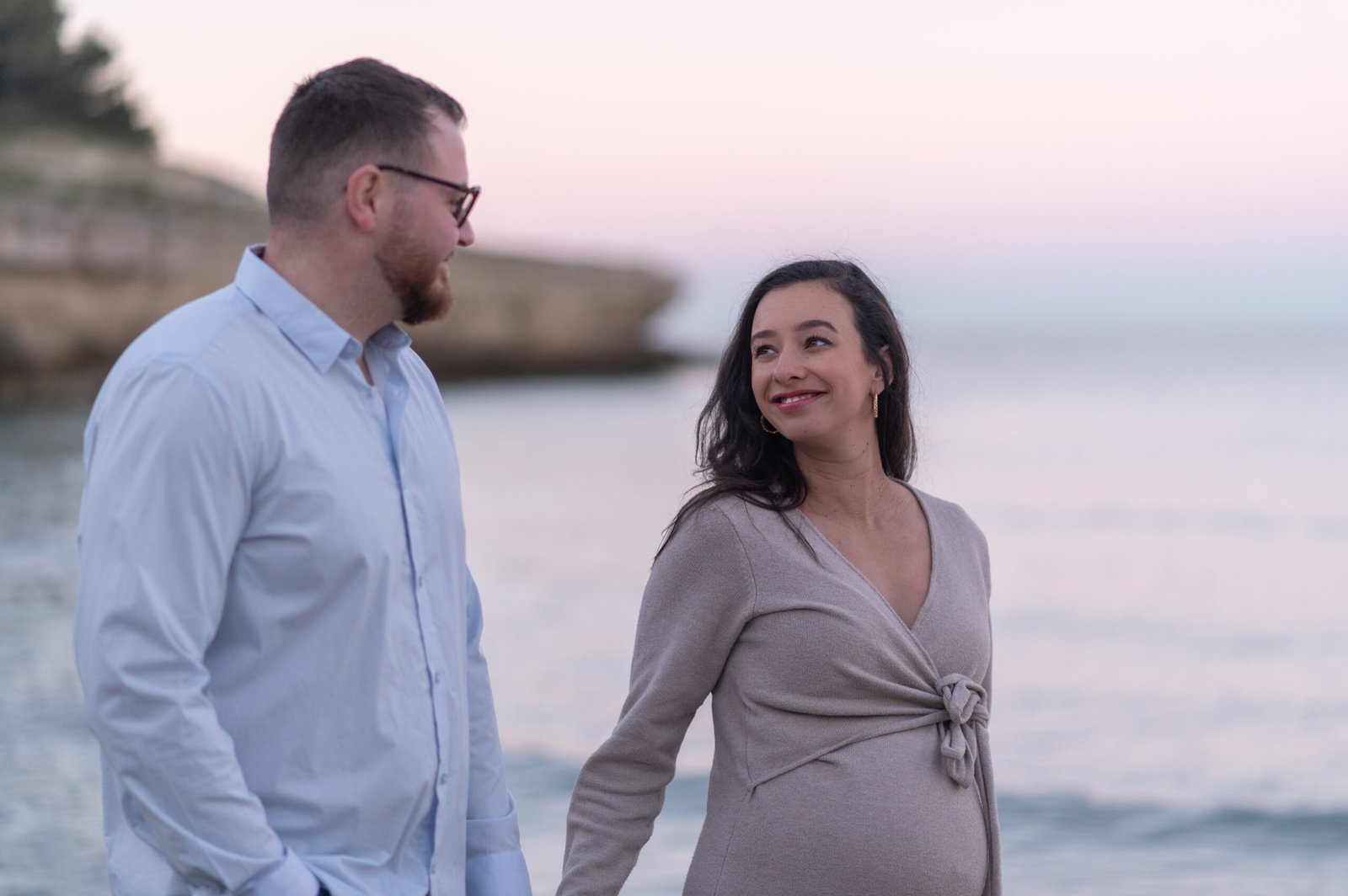 Femme enceinte en séance photo